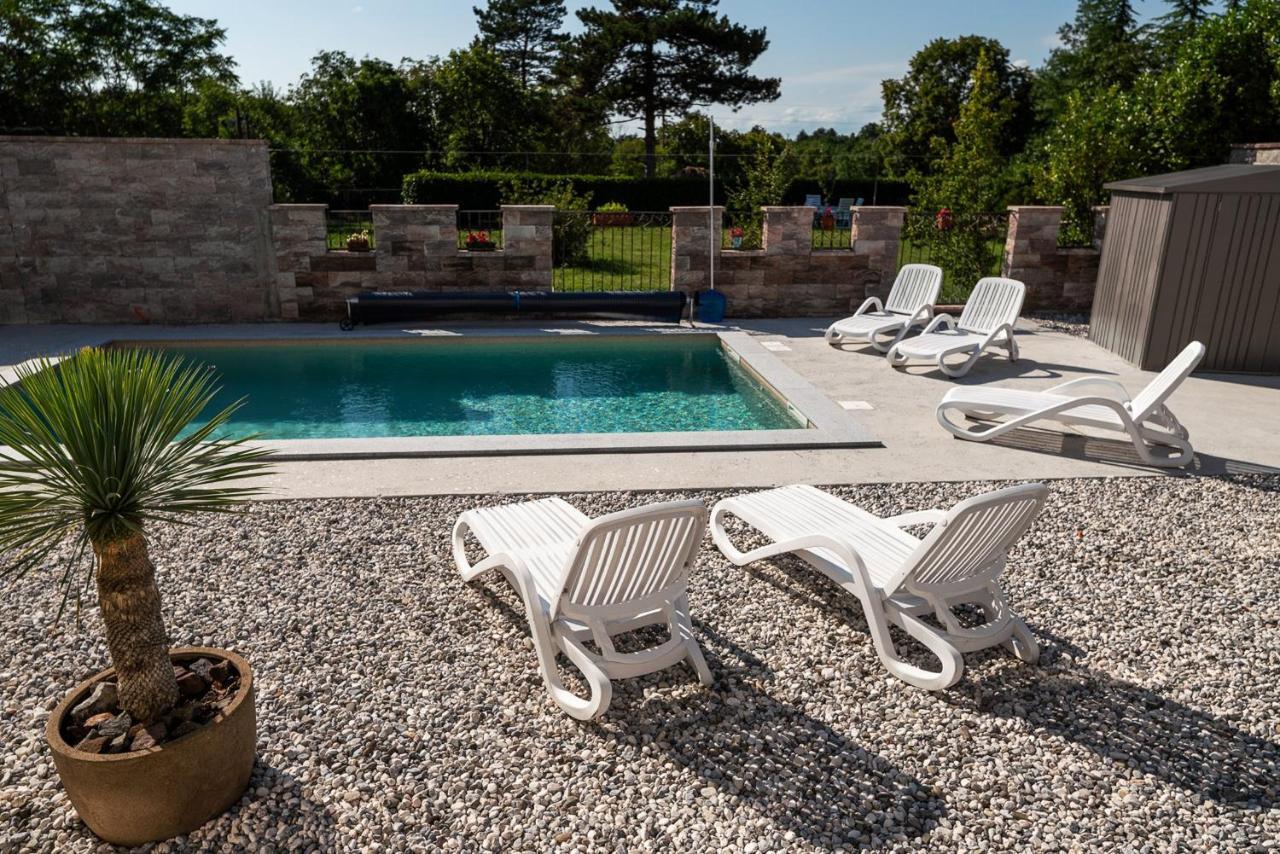 Apartments Kras 24 With Pool Sežana Exteriör bild