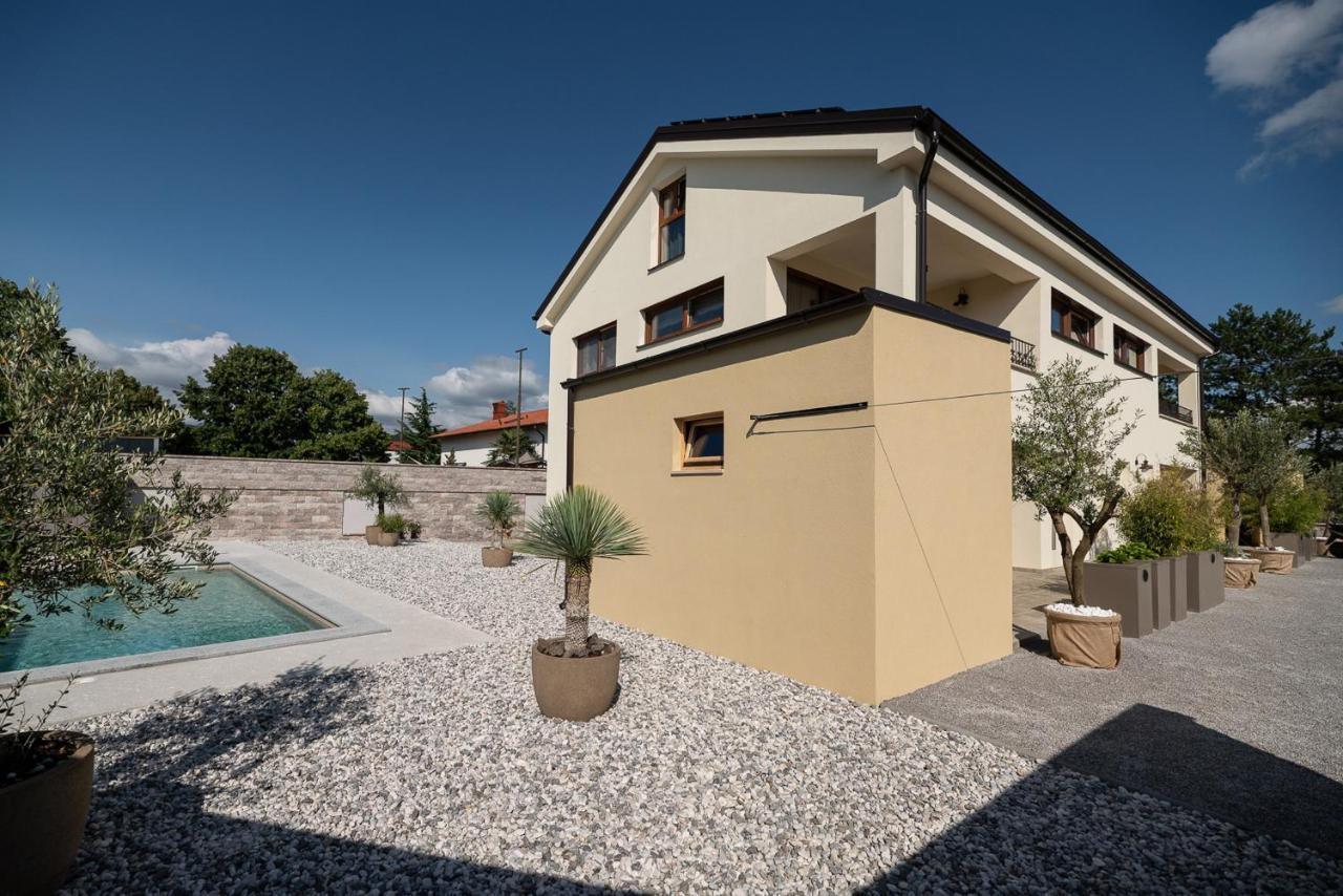 Apartments Kras 24 With Pool Sežana Exteriör bild