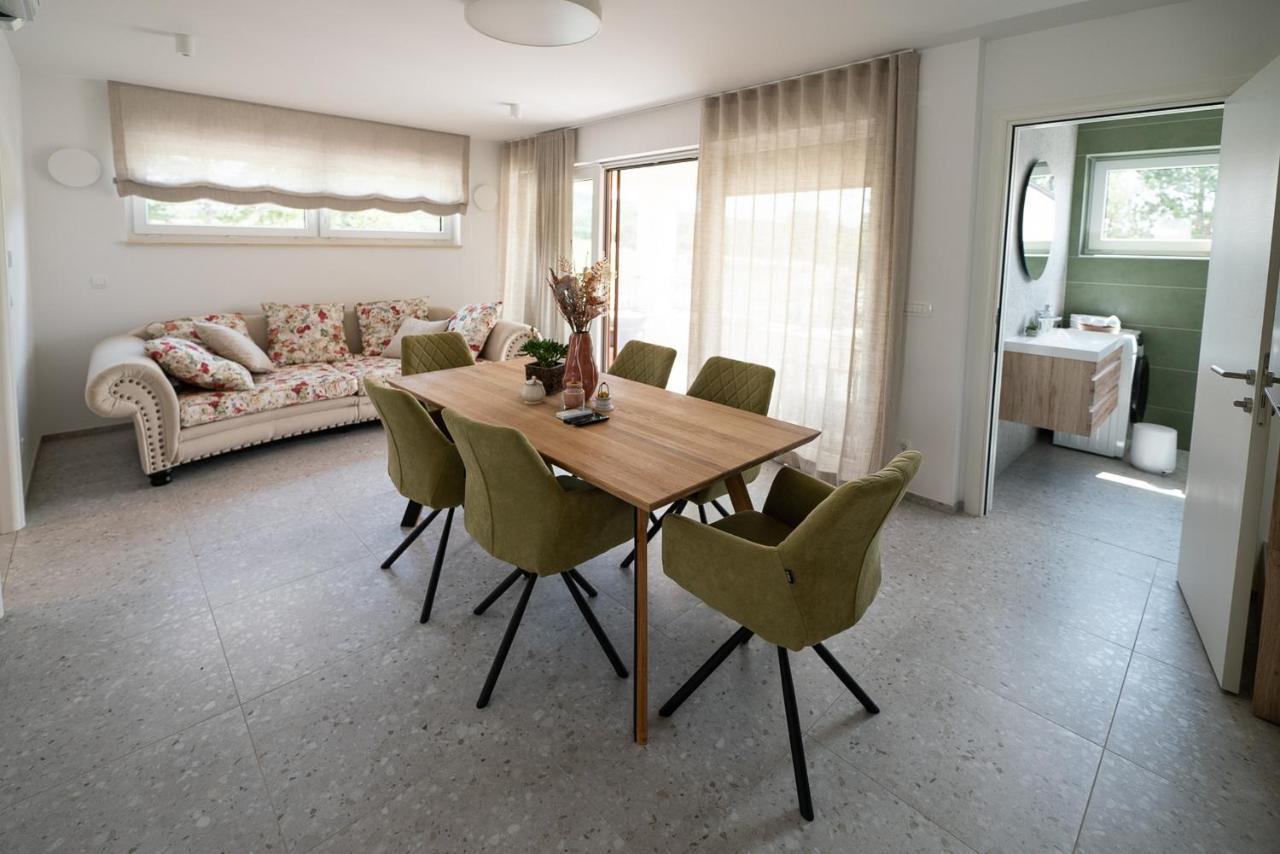 Apartments Kras 24 With Pool Sežana Exteriör bild