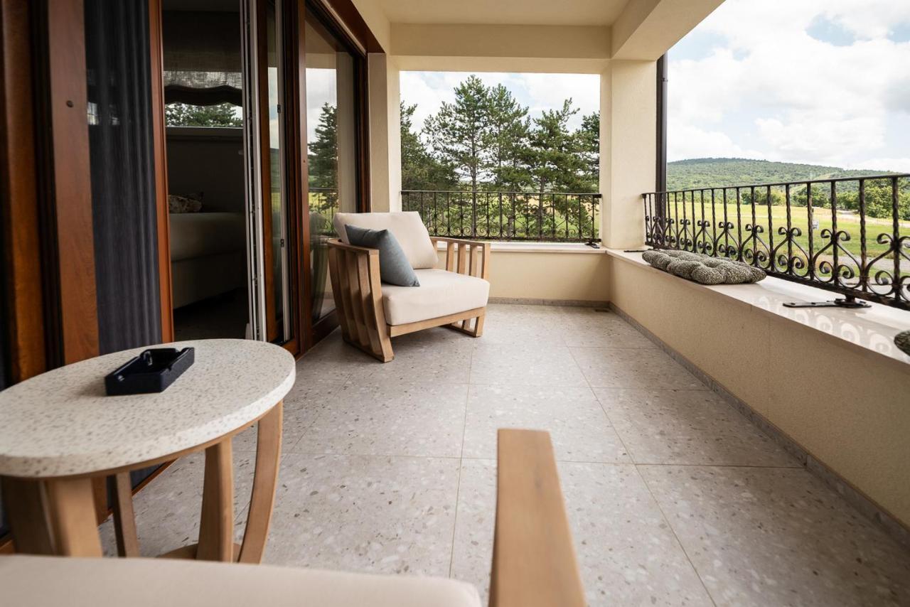 Apartments Kras 24 With Pool Sežana Exteriör bild