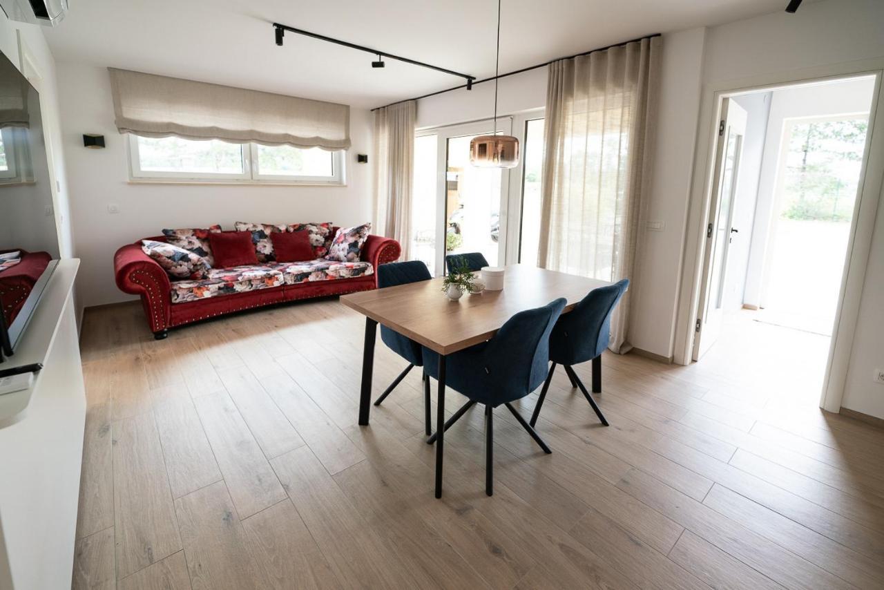 Apartments Kras 24 With Pool Sežana Exteriör bild